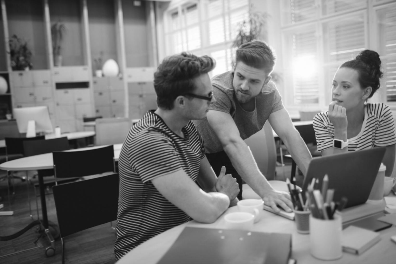 Unser Team bei der Arbeit - authentische Finanzberatung